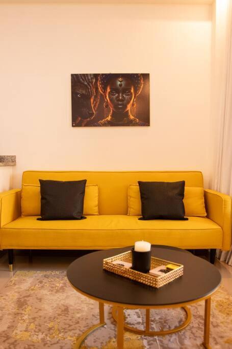 B&B Luanda - Spacious studio by Luanda Bay with balcony - Bed and Breakfast Luanda