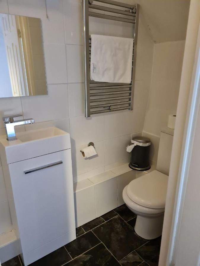 Twin Room with Shower