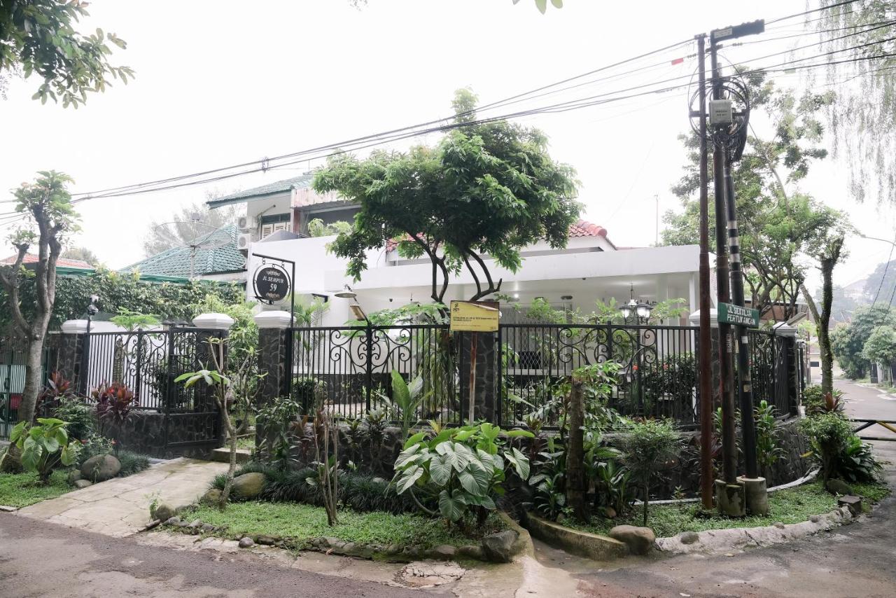 Kirana Guest House Bogor - B&B