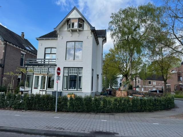 B&B Apeldoorn - Luxe kamer in stadsvilla, gratis parkeren! - Bed and Breakfast Apeldoorn