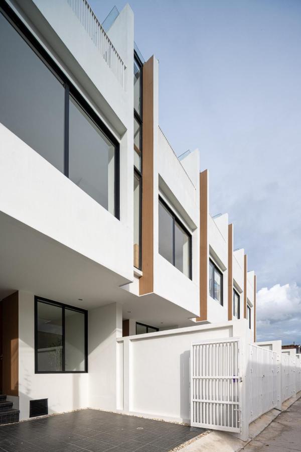 The Rooftop Townhouse in Center of Pattani - B&B Ban Rusamilae