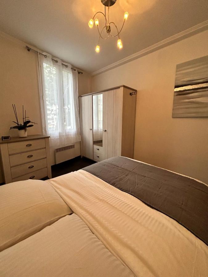 One-Bedroom Apartment with City View