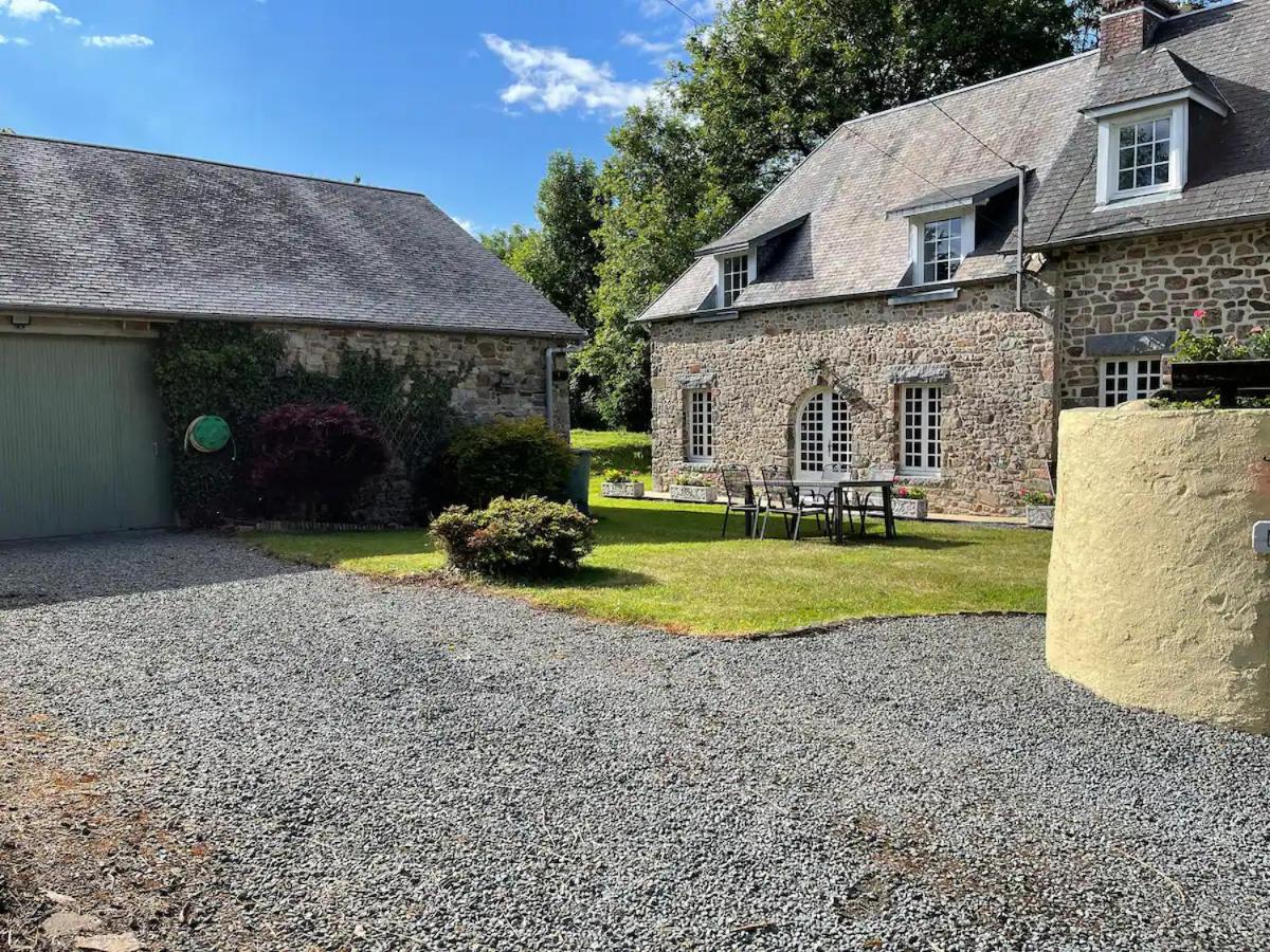 B&B Notre-Dame-de-Cenilly - 18th century 2 bedroom Gite in spacious Private Grounds - Bed and Breakfast Notre-Dame-de-Cenilly