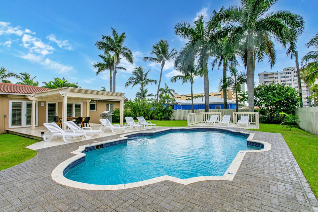 Walk to Beach Luxury 5BR & 3BA Villa Hollywood Lakes - Chambres d’hôtes Hollywood