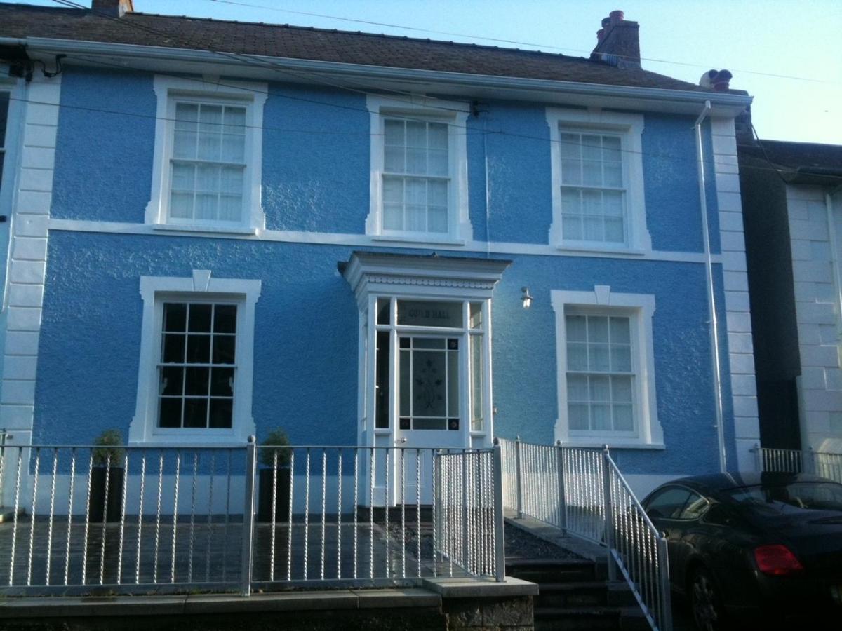 Guild Hall, sleeps 8 with parking in New Quay - Chambres d’hôtes
