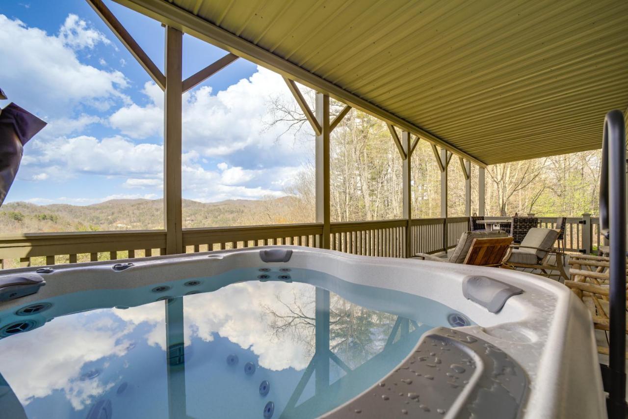 Hot Tub and Water Views Lake Glenville Home! - B&B
