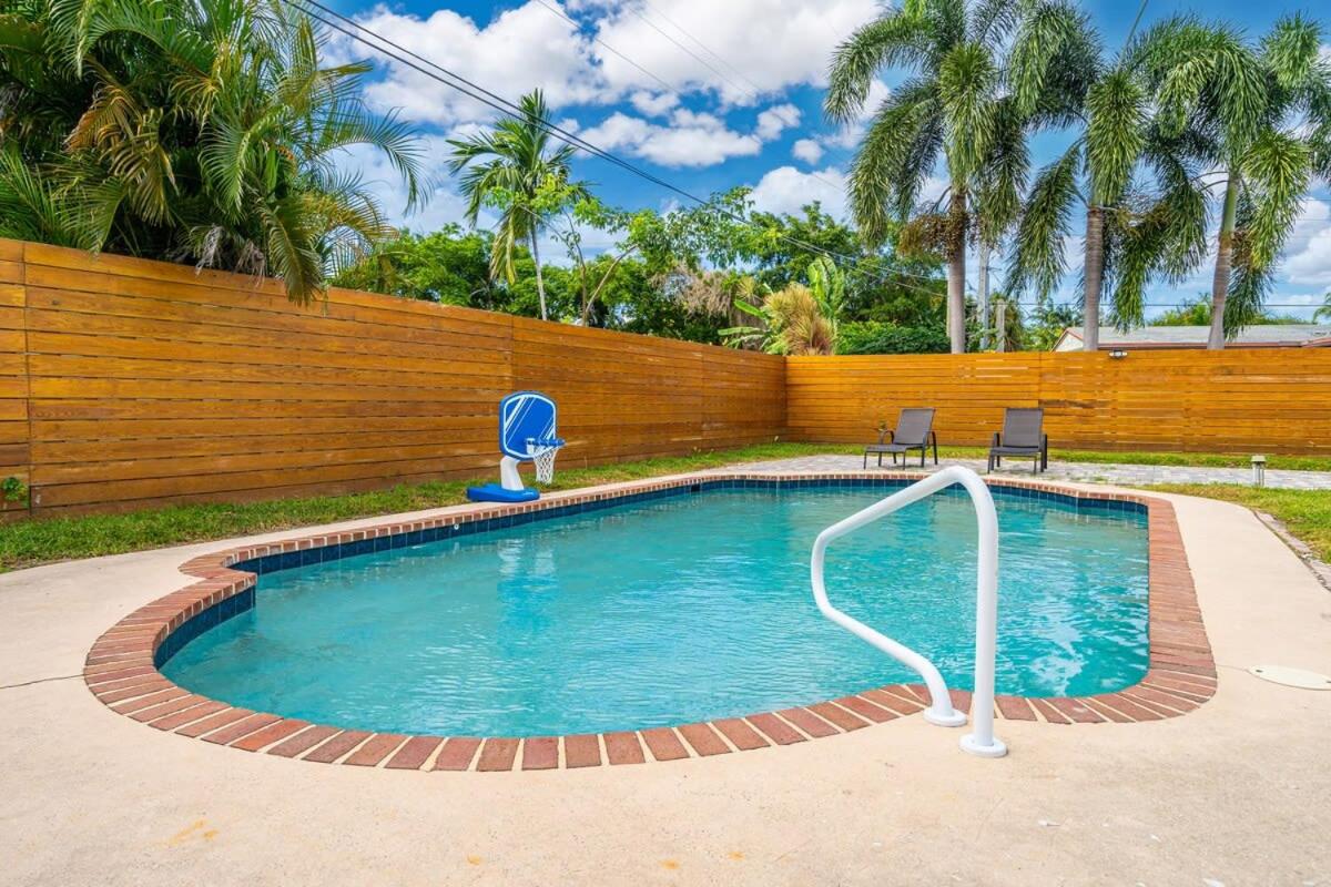 Pompano Gem, 1 mi to Beach & 12 Pickleball courts - B&B