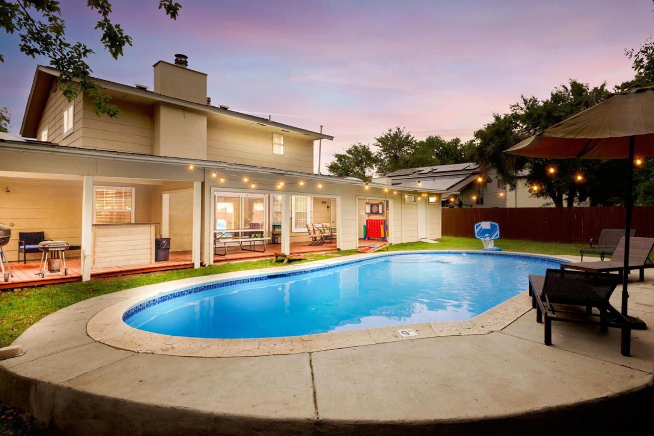Spacious 4 bedroom with pool-Minutes to Seaworld! - B&B