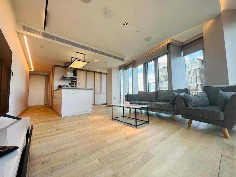NEW Manhattan Loft Gardens Stratford - B&B