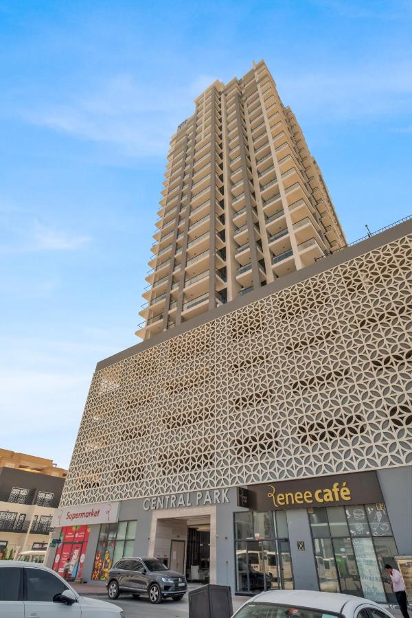Stylish 2BR for 6 with King Beds, Pool, Gym in JVC - Ferienwohnung Dubai