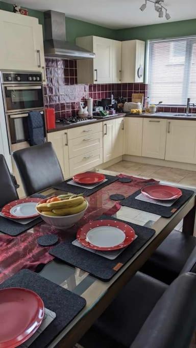 House with free parking and large garden - Ferienwohnung