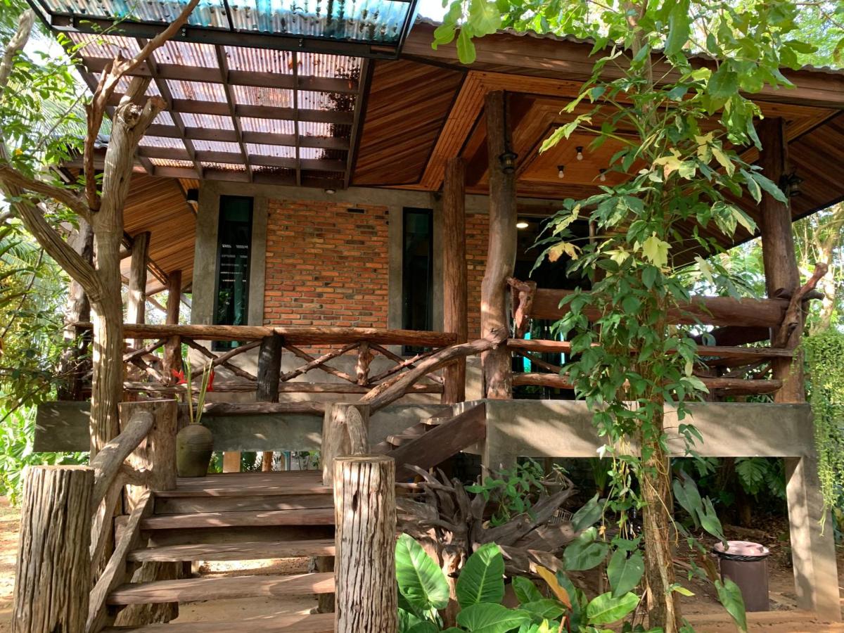 B&B Ban Khlong Chilat - Cozy Wooden House ,Rustic charm in quiet place - Bed and Breakfast Ban Khlong Chilat
