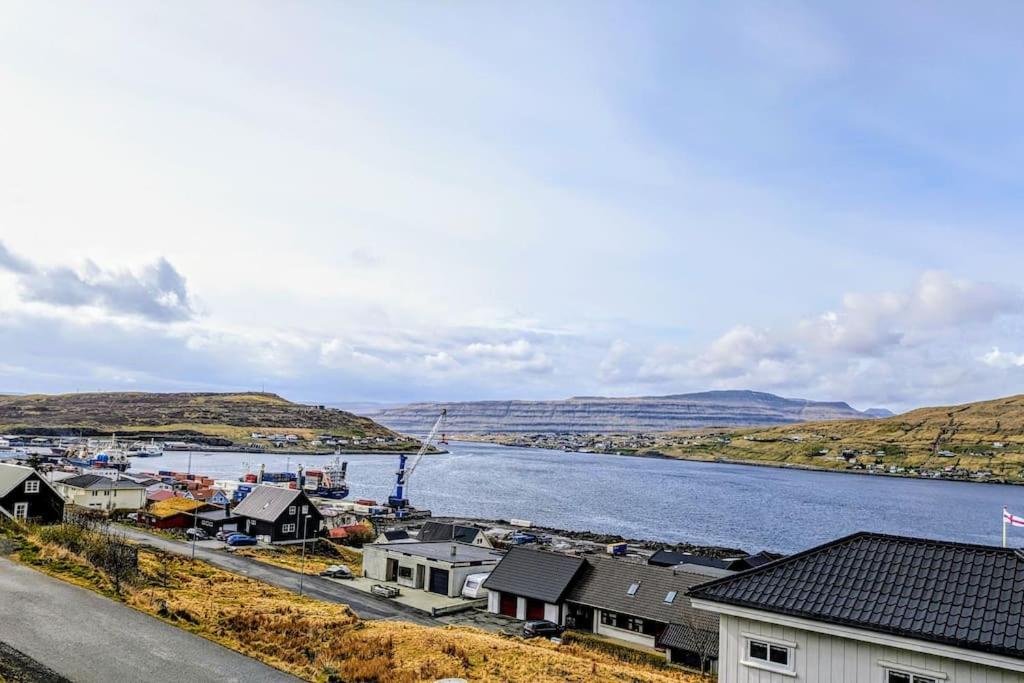 Cozy apartment in Runavík - Bed and Breakfast