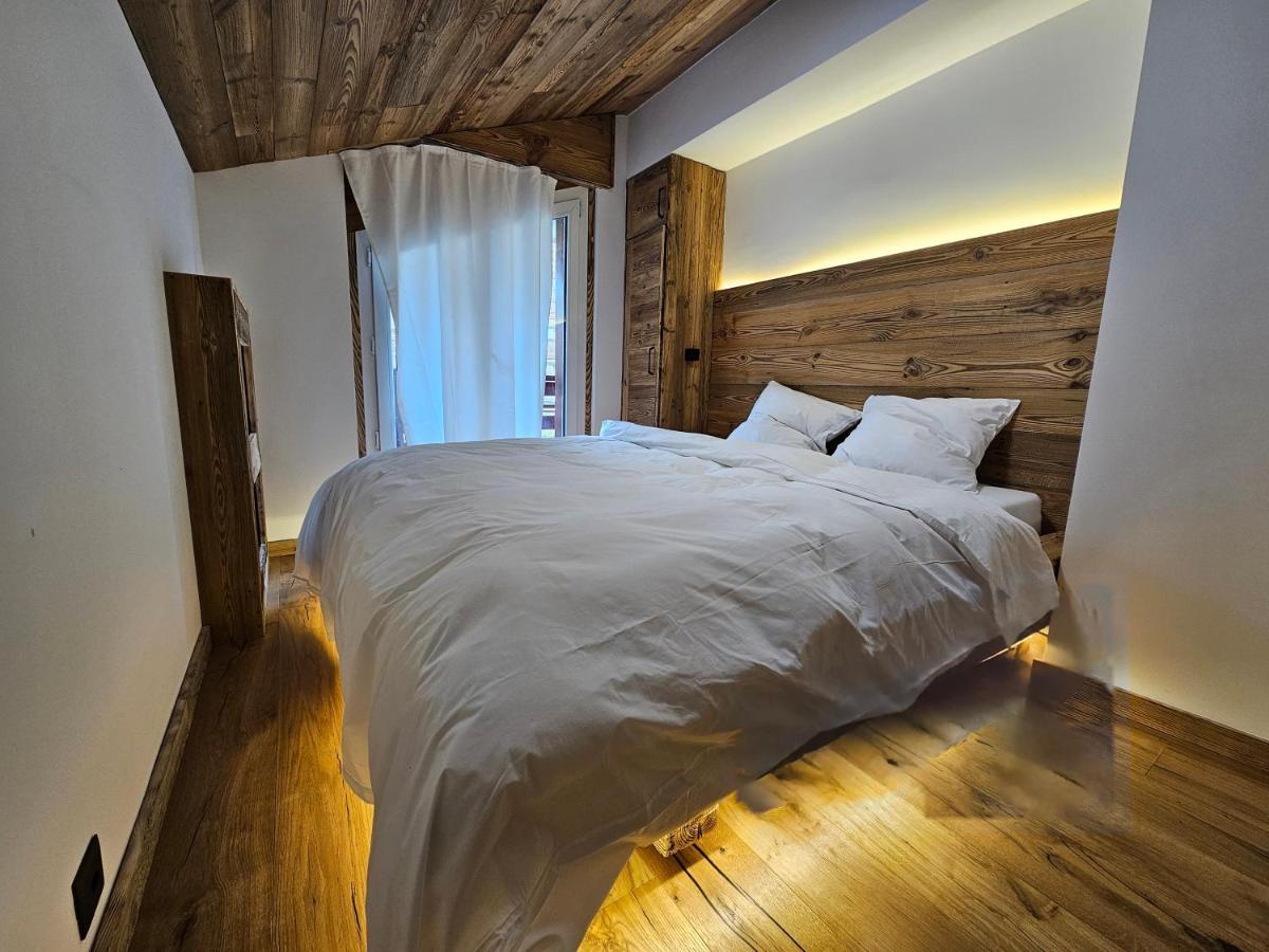 Magnifique attique avec vue sur le lac de la Moubra - B&B