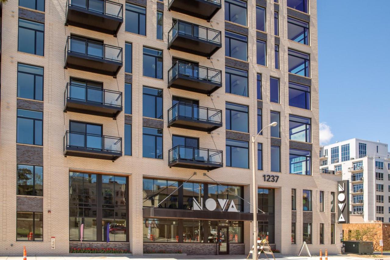 Flexhome East Side 1BR NO4 - with Balcony, Pool, Gym - B&B