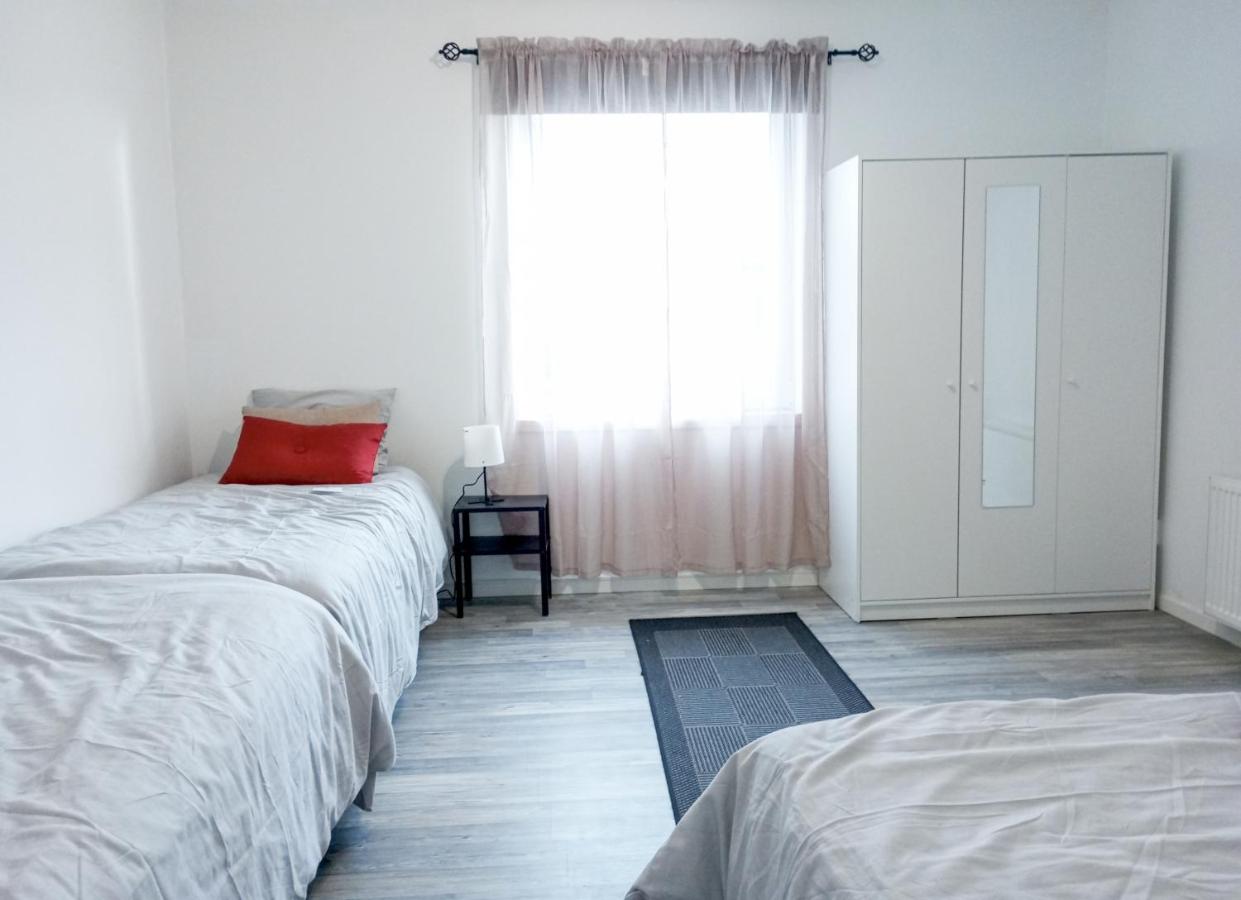 Basic Triple Room with Shared Bathroom
