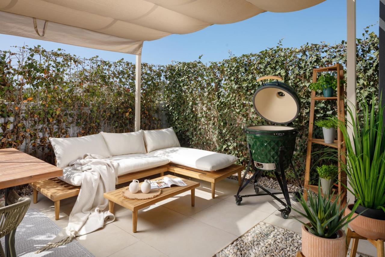 "CASA BELLA VITA" with large SPA and counter-current swimming near the beach! - B&B