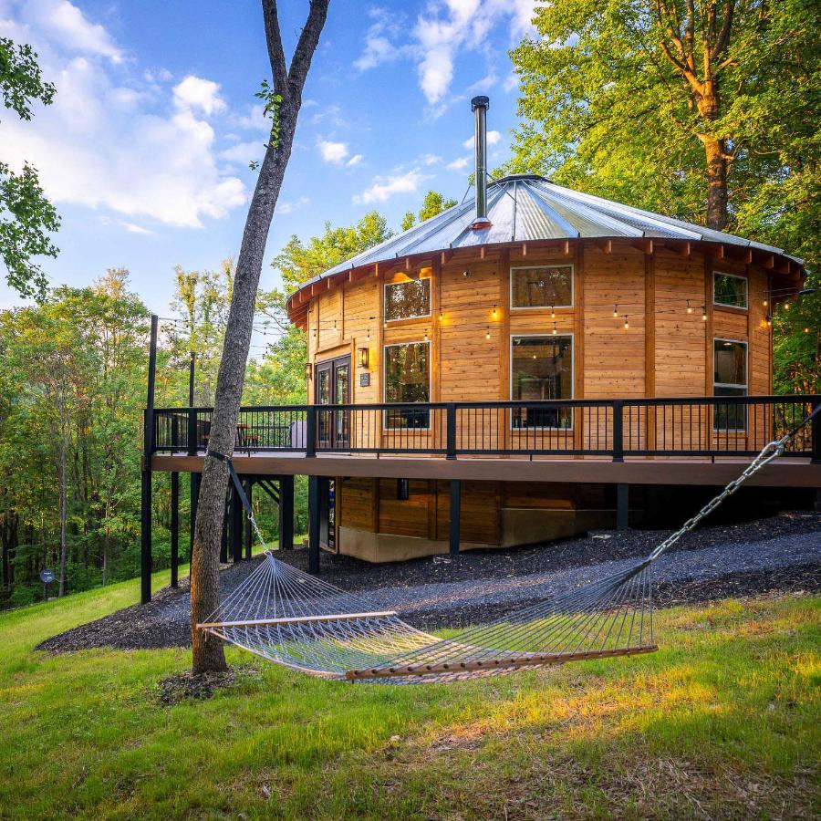 Shenandoah Yurt: Hot Tub~Wood Stove~WiFi~EVcharger - Bed and Breakfast