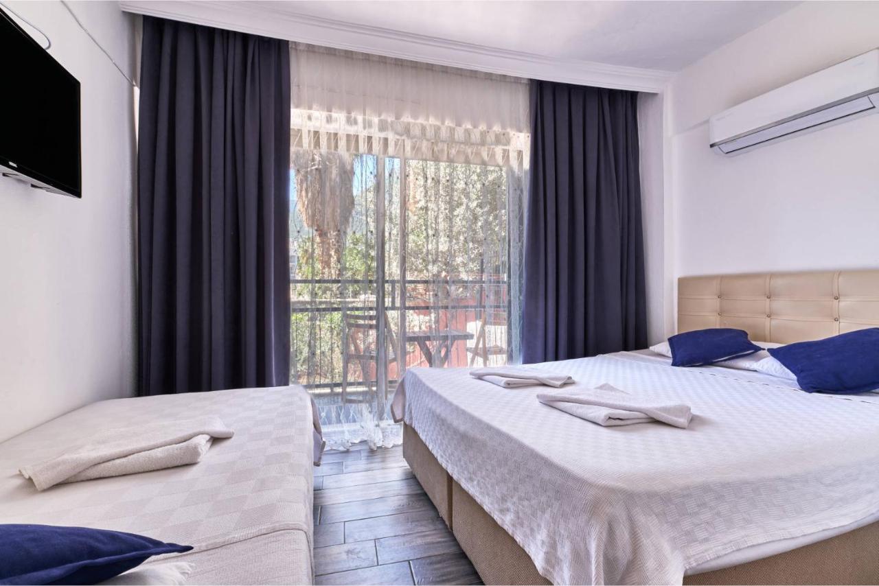 Dreibettzimmer mit Balkon
