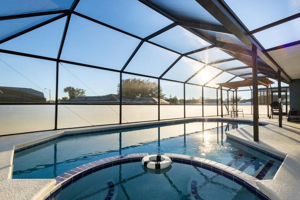 13 Mins From Disney Arcade, Private Pool, & Themed Rooms - B&B Orlando