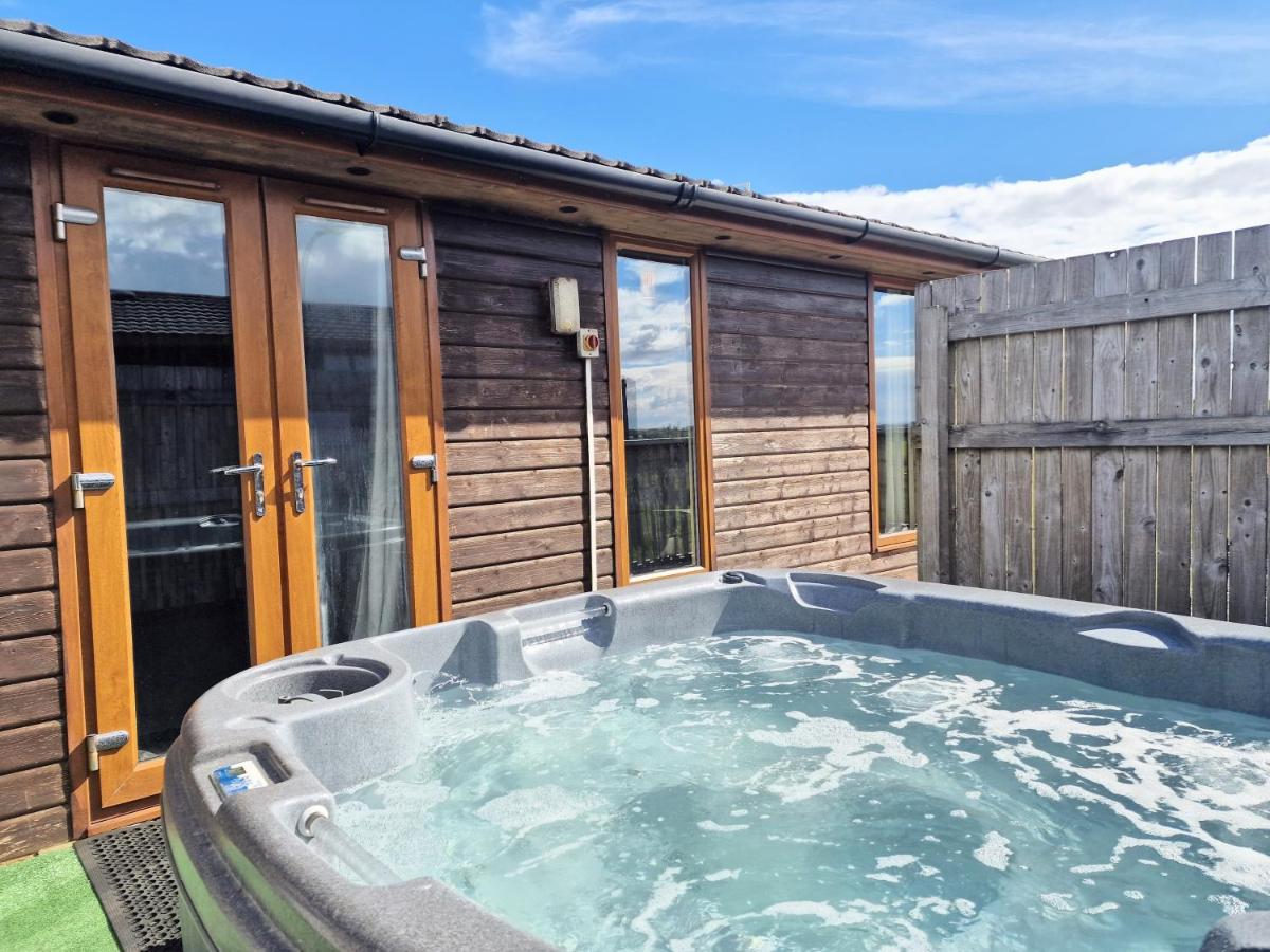 Cleish 7 With Private Hot Tub - Fife - Loch Leven - Lomond Hills - Pet Friendly - Chambres d'hôtes Kelty