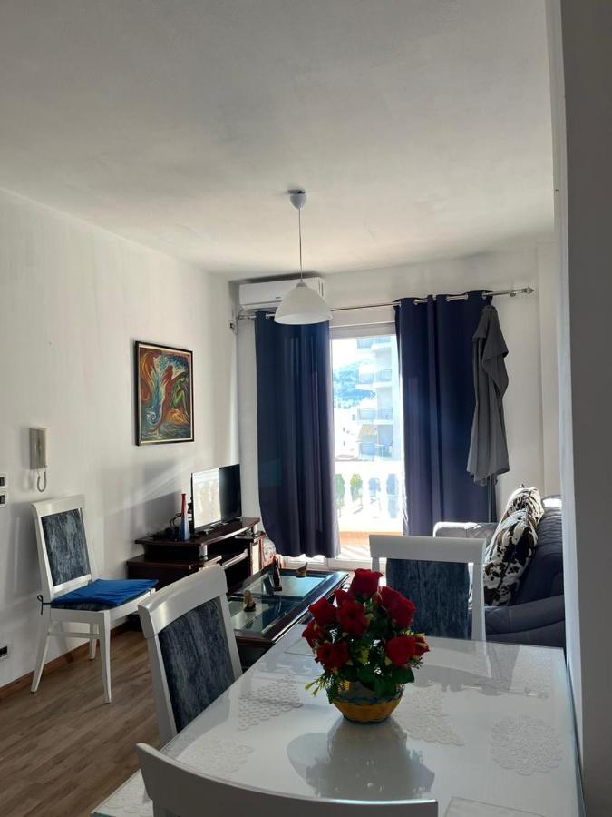 Vaney Apartment - Bed and Breakfast Sarandë