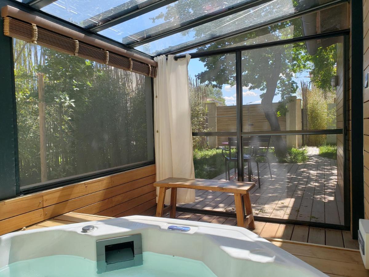 Le mazet des amants, cabane en bois avec jacuzzi privatif - B&B Avignon