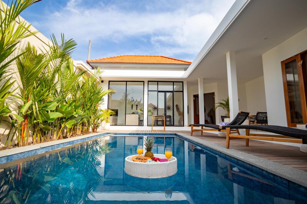 Kubung 1 - PROMO Canggu - Brand NEW Villa - HUGE Pool - PS5 - B&B