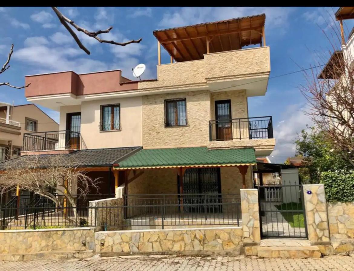 Denize 200 metre, 3+1 Bahçeli Villa - B&B