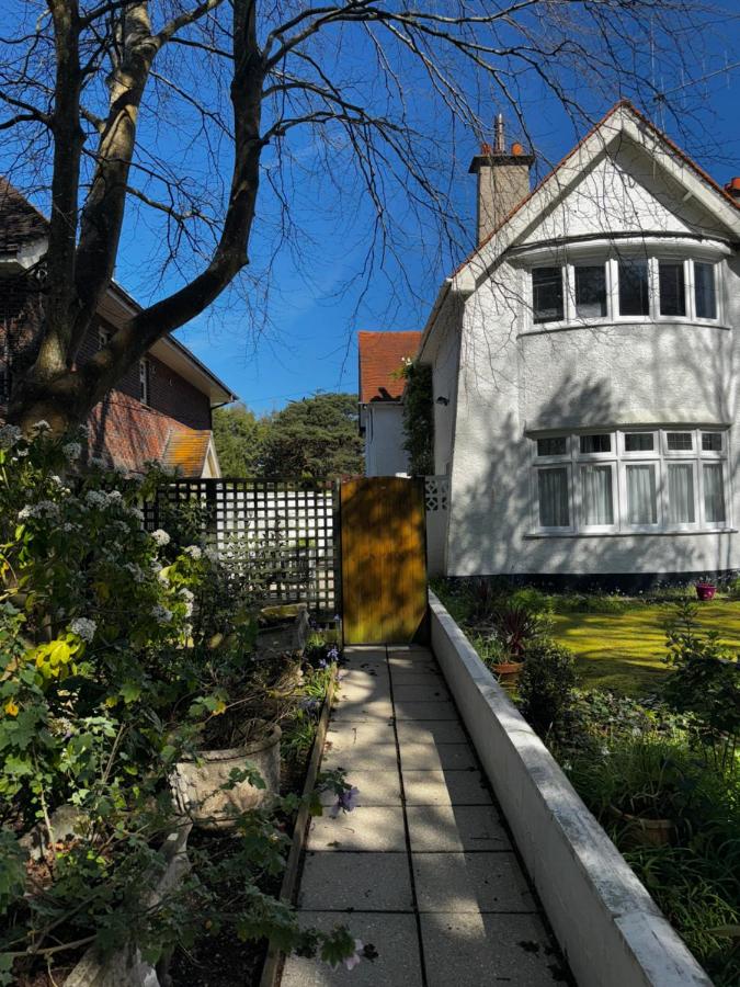 Apartment in Canford Cliffs close to Sandbanks Beach - B&B