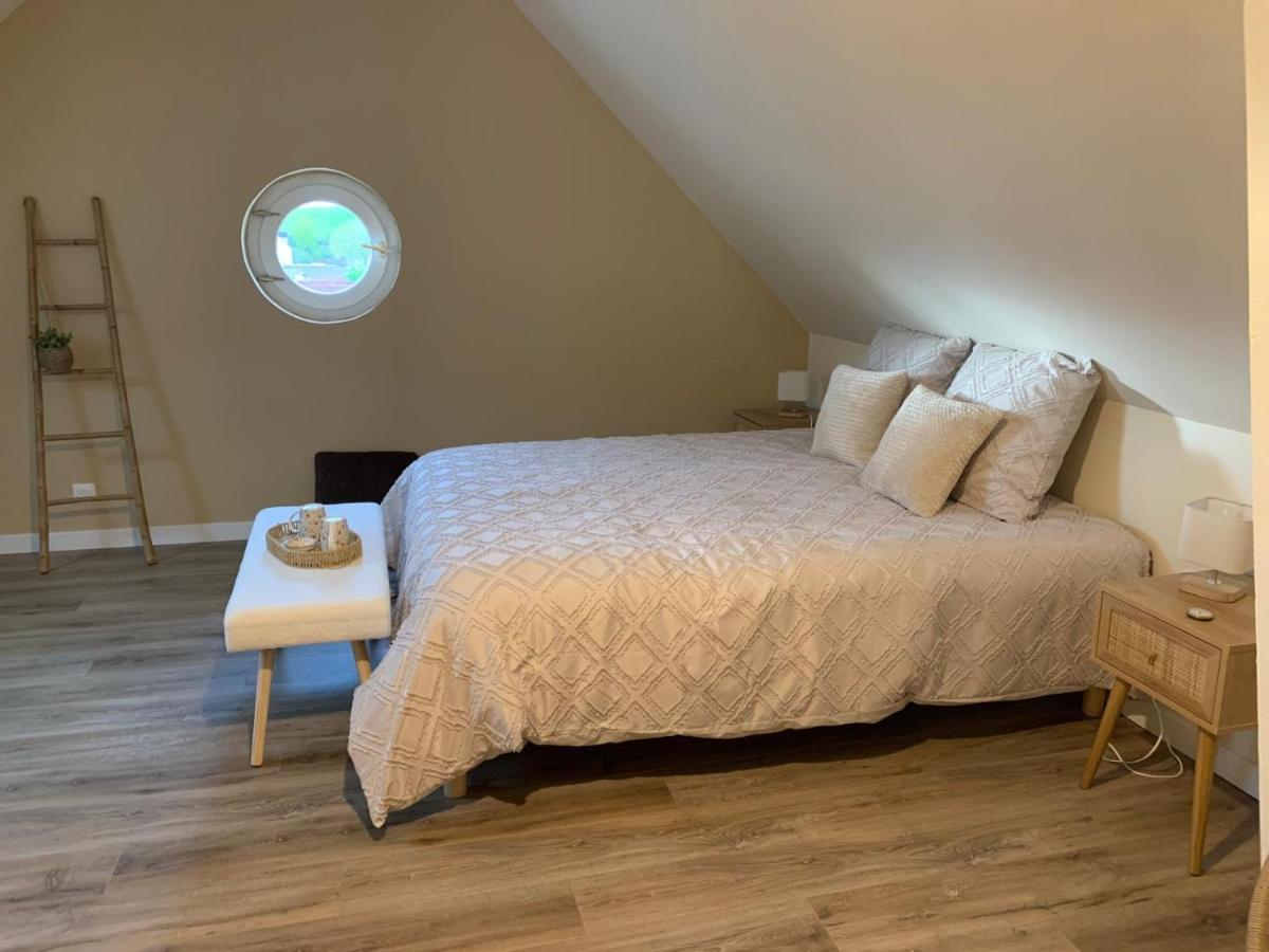 Deluxe Room (2 Adults + 1 Child)