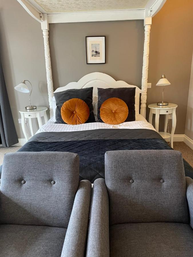 Family Room (2 Adults + 2 Children)
