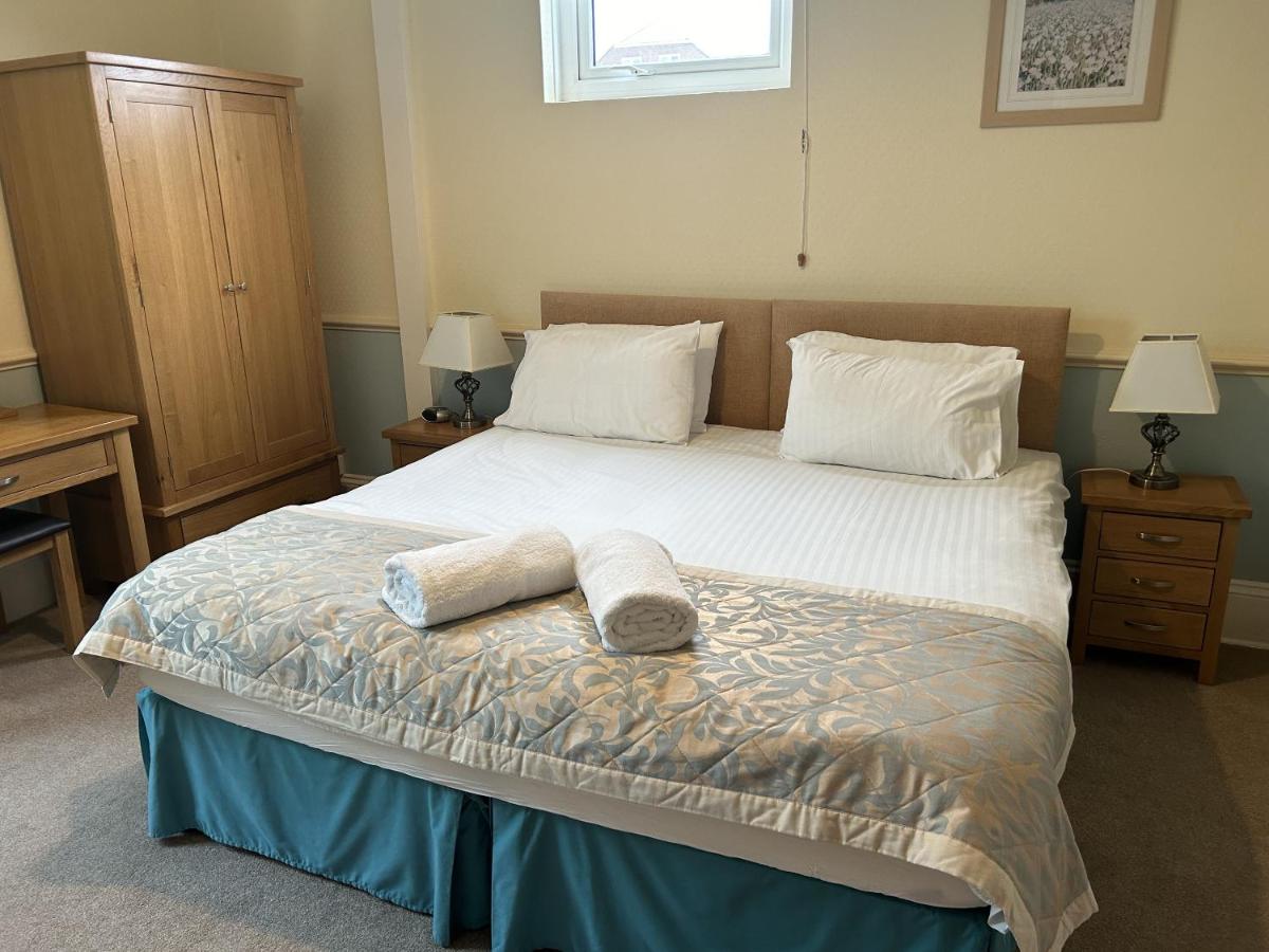 Zimmer mit Kingsize-Bett