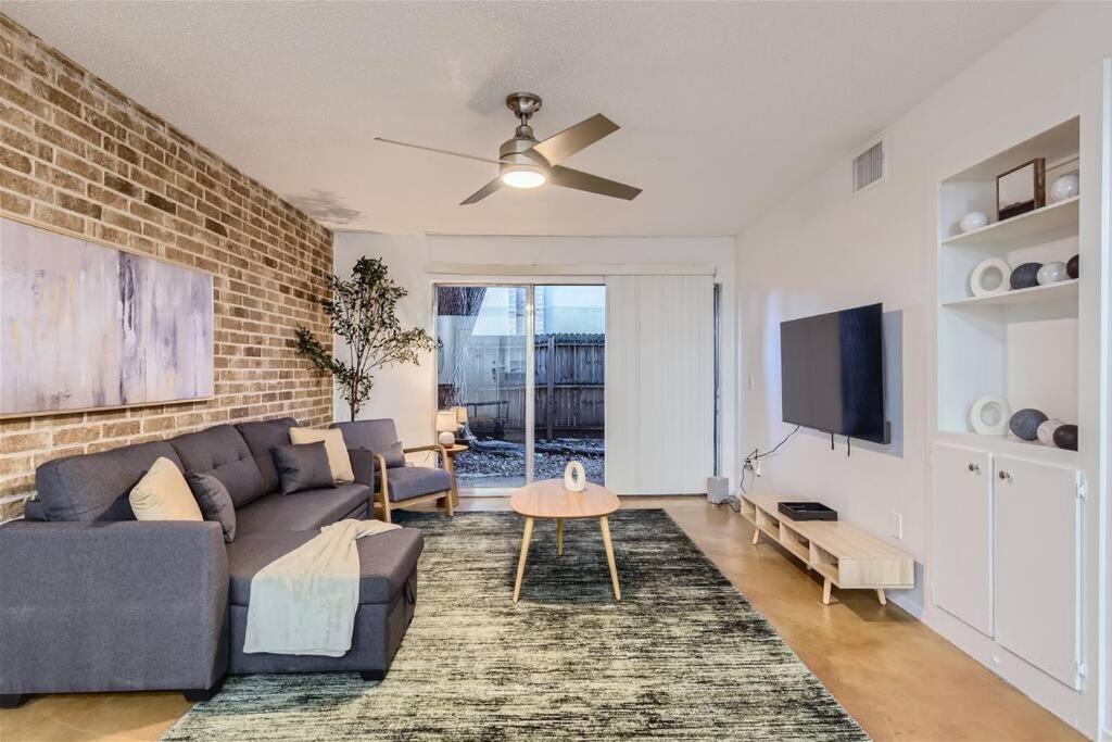 2B Getaway - Sleeps 6 - Pool, Pkg - Walk Dtwn - B&B