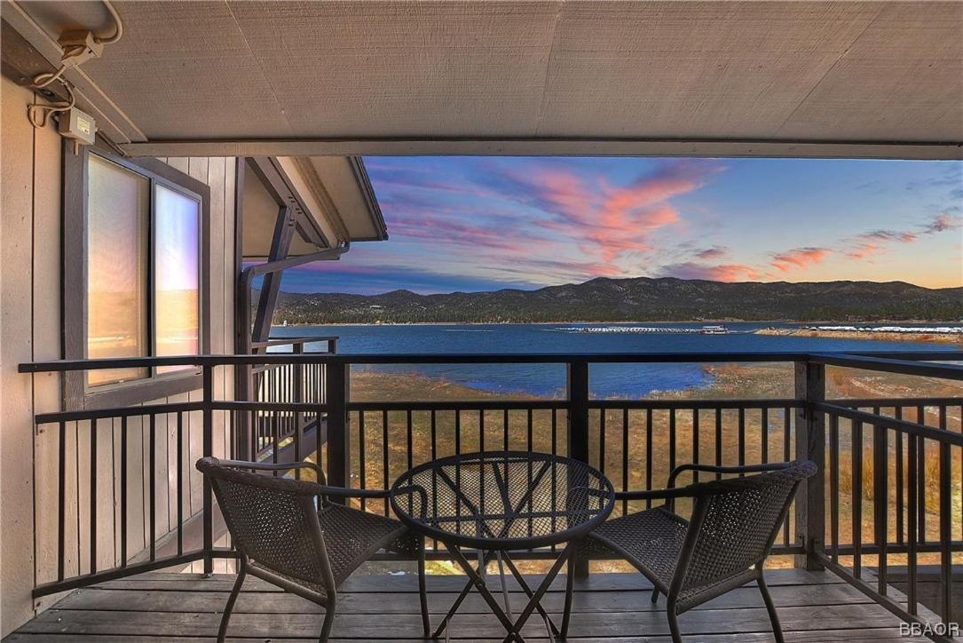 Lakehouse Retreat - Community Pool, Lake Views and Walk to Village! - B&B Big Bear Lake