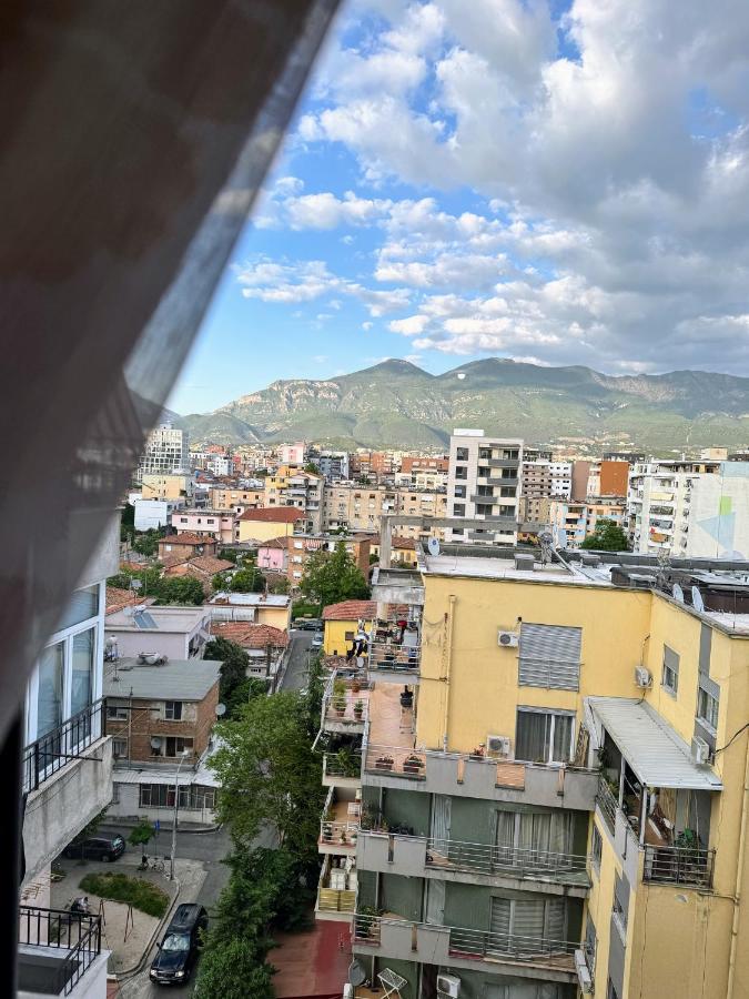 Hana's Apartment - Selvia - Bed and Breakfast Tirana