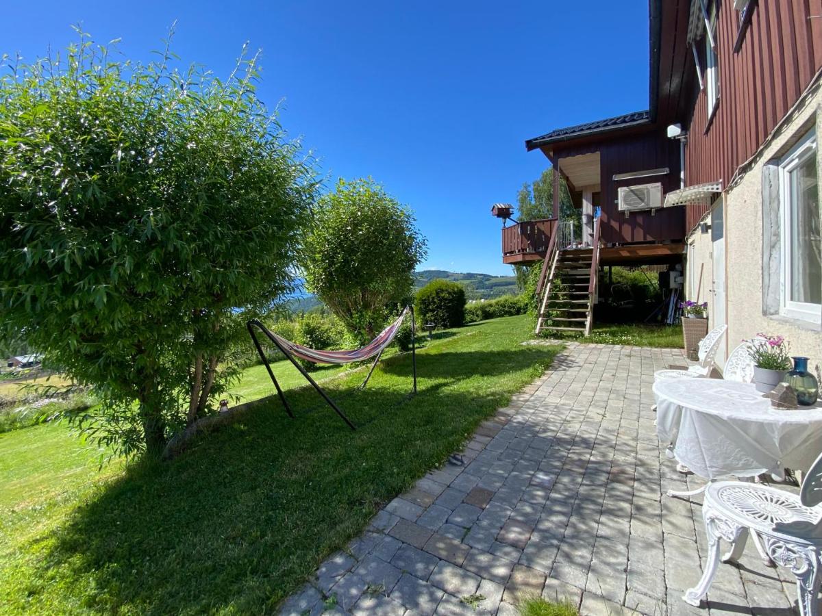 Landlig beliggenhet med flott utsikt over Mjøsa - B&B