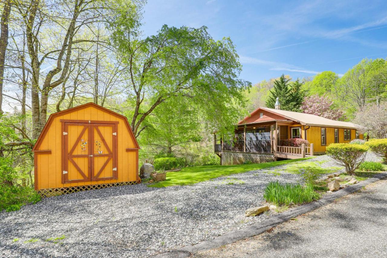 Peaceful Mars Hill Home with Porch and Mountain Views - B&B