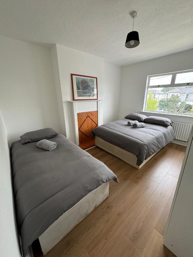 B&B Dublin - Nice Triple Room at 2 Iveragh Rd-7 - Bed and Breakfast Dublin