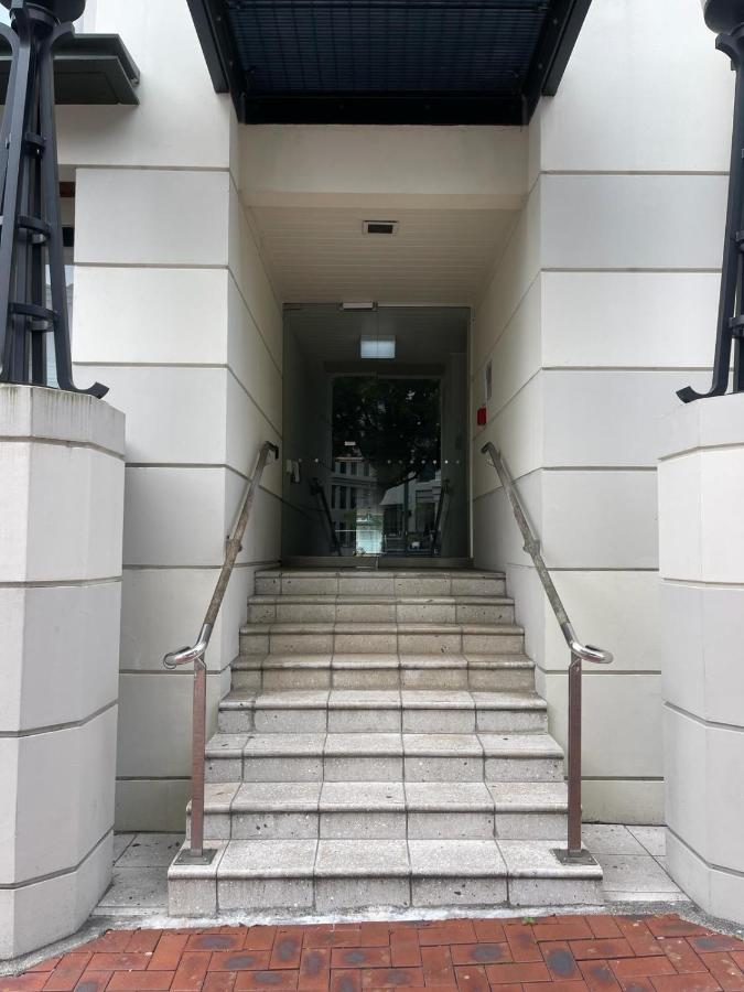 Cosy City Centre studio w/ balcony - B&B Auckland