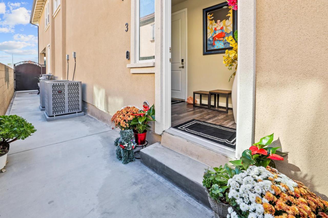 B&B Midway City - Welcome Townhome-Prime Location Orange County SoCal - Bed and Breakfast Midway City