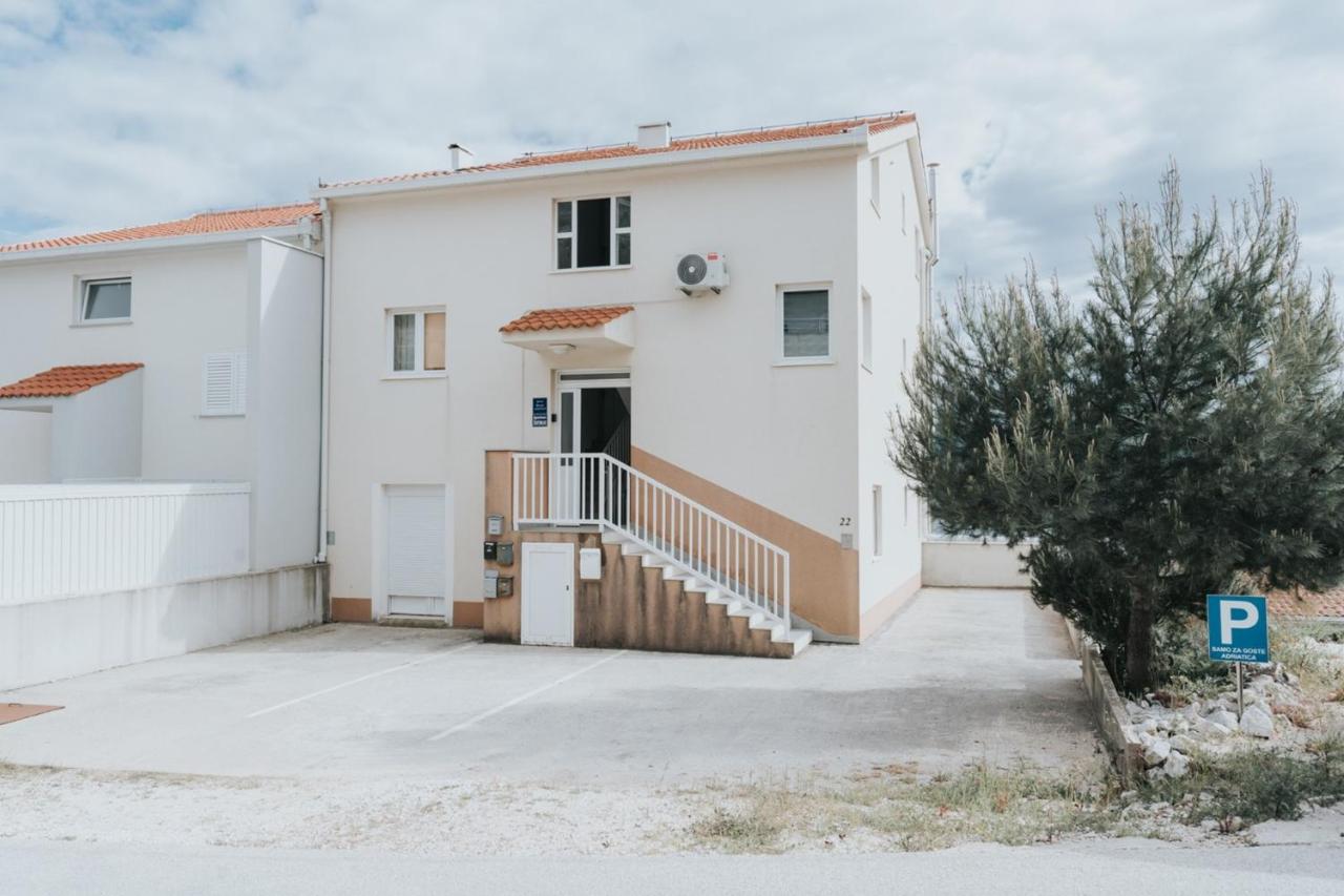 Apartment Leonarda - Ferienwohnung