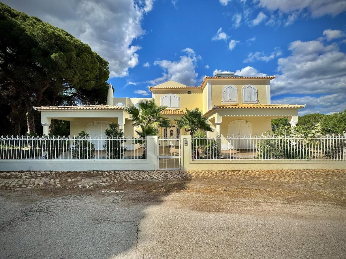 Quarteira Premium Villa With Pool by Homing - B&B