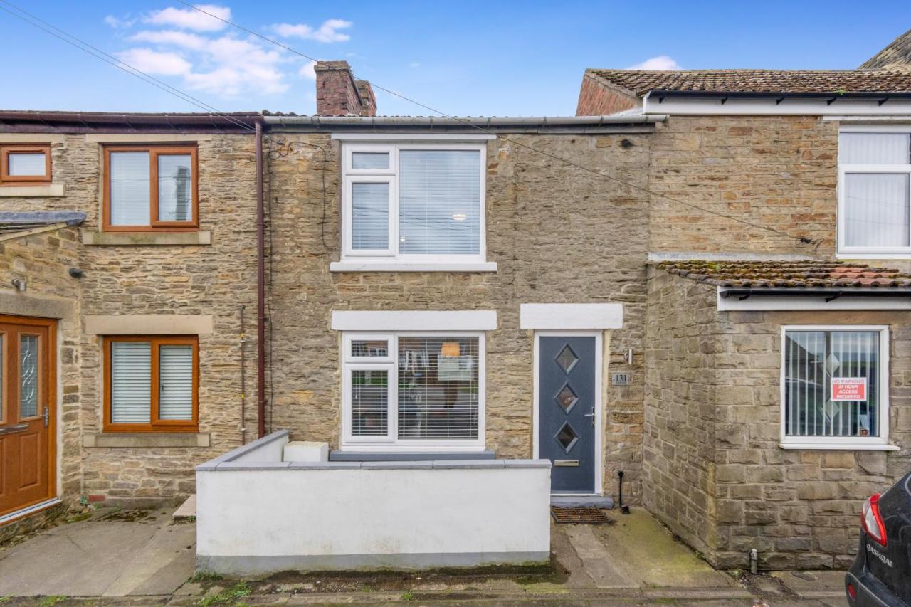 NEW! Stunning 2-Bed Home by Stay With Us, Ideal for Families, Sleeps 4! - B&B