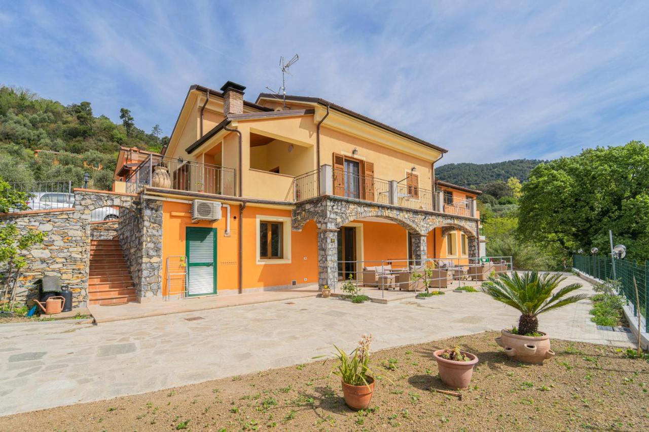 268 - Casa Paradise B2, nel verde di Casarza a 15 minuti d'auto dal Mare - PARCHEGGIO PRIVATO INCLUSO - B&B San Lazzaro