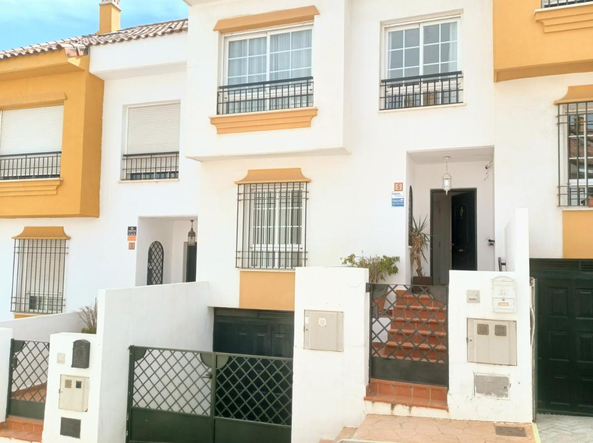 Townhouse 4BR - Beachfront! - Pool - Best Location - Bed and Breakfast Benalmádena