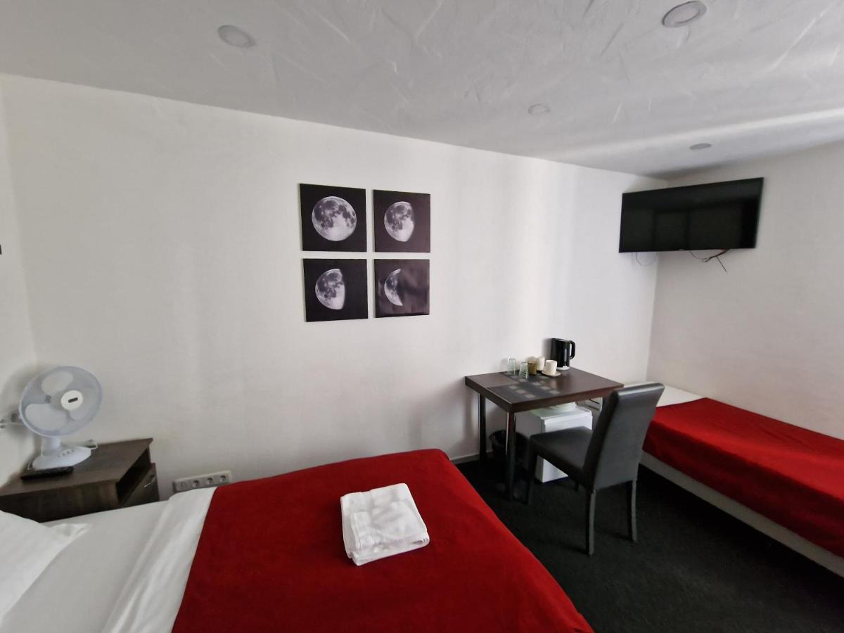 Economy Triple Room