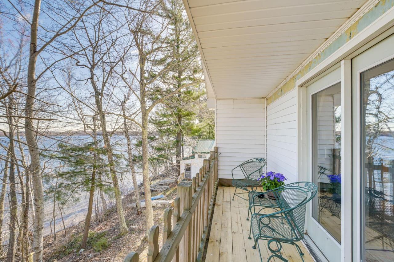 Waterfront Hampden Home on Hermon Pond! - Bed and Breakfast Hampden