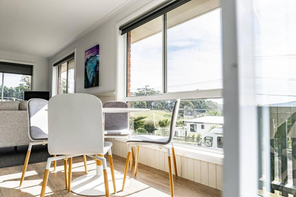 Suncatcher St Helens - Views - Sleeps 4 - Bed and Breakfast St Helens