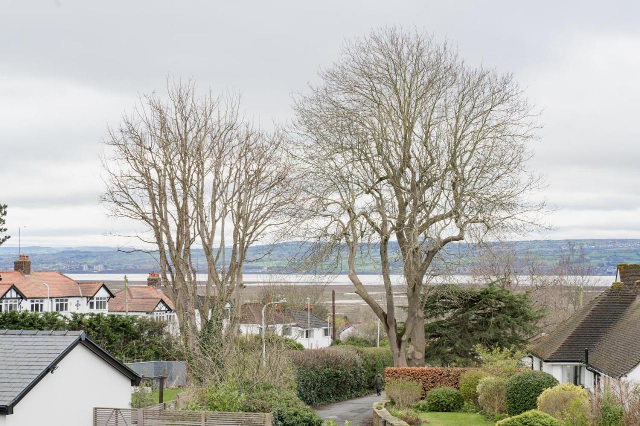 Beautifully done 5 bed barn conversion in Heswall - Sleeps up to 10 - Bed and Breakfast